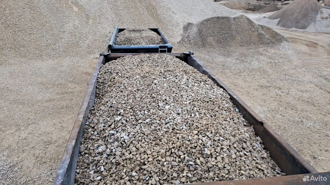 Карьер с готовой продукцией щебня